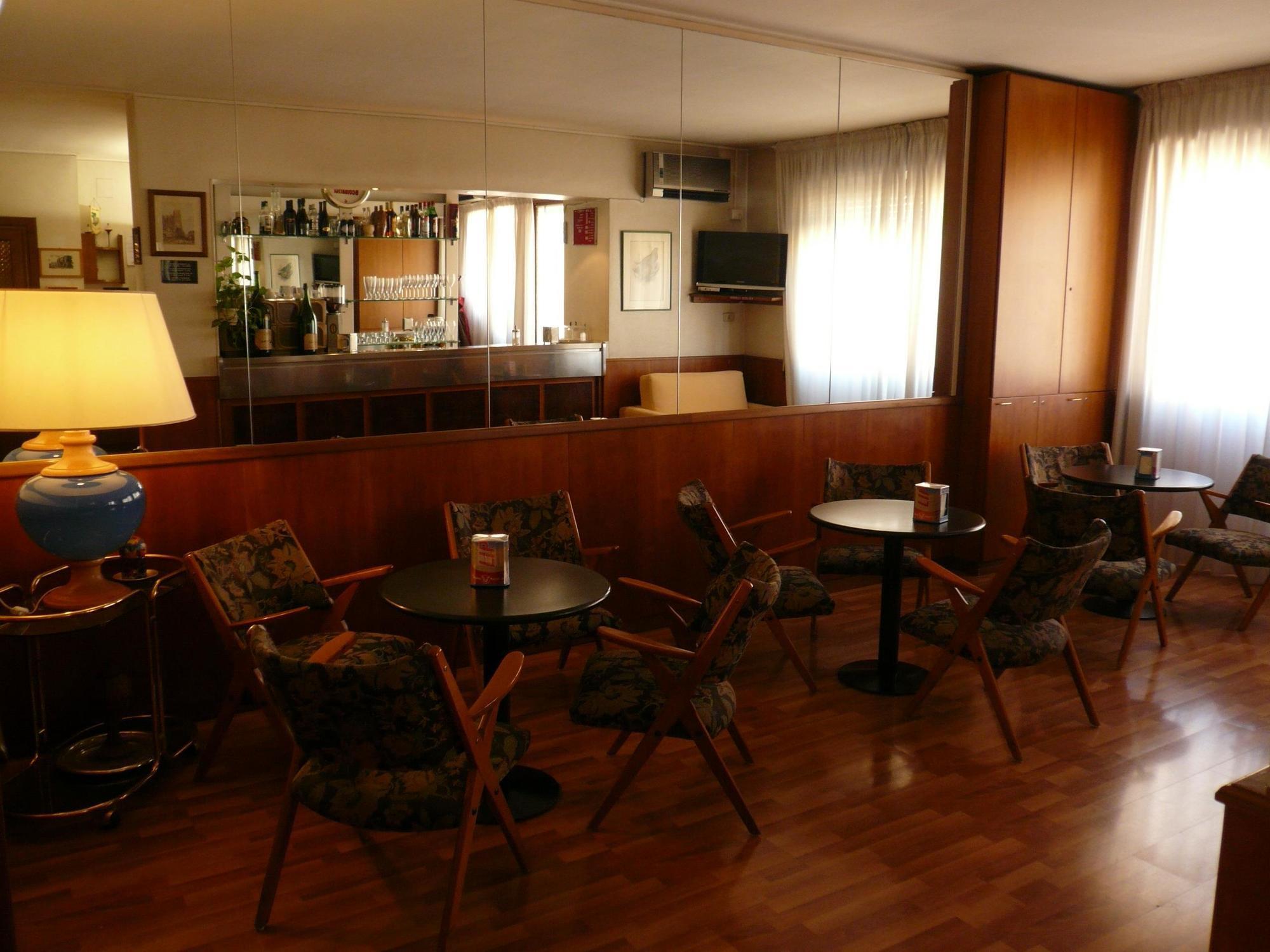 Radio Hotel Roma Esterno foto
